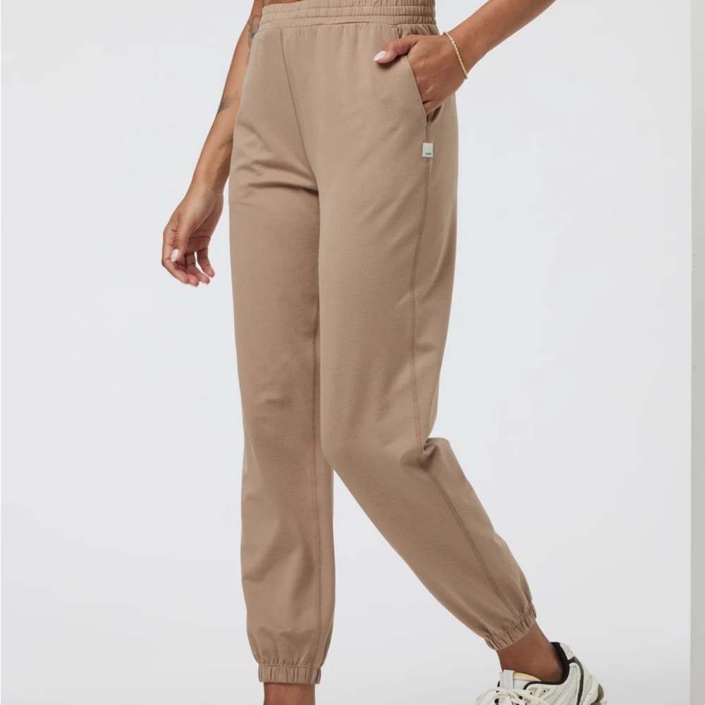 Vuori Joggers plus bonus tote bag!